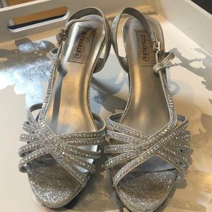 Dressy silver shoe with sequins